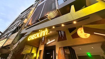 Mặt tiền nơi lưu trú