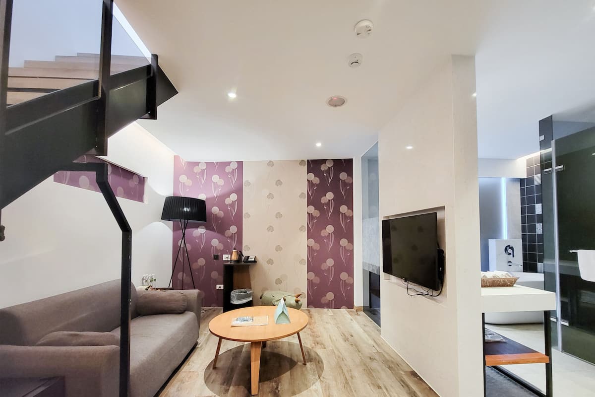 Deluxe Family Suite | 1 bedroom, premium bedding, in-room safe, blackout drapes