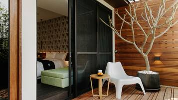 Executive Double Room, Balcony | 1 bedroom, premium bedding, in-room safe, blackout curtains