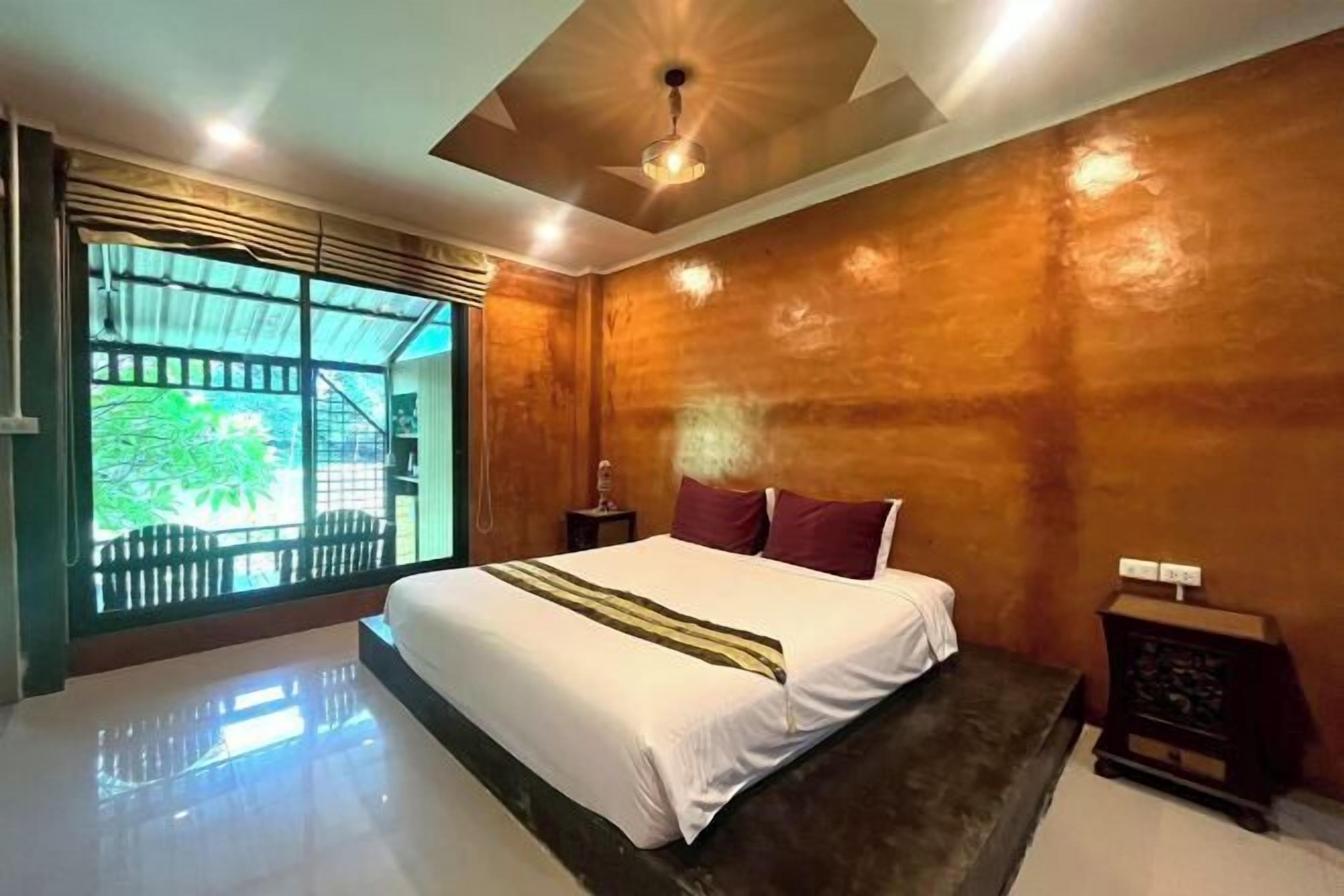 Rollaway beds, free WiFi