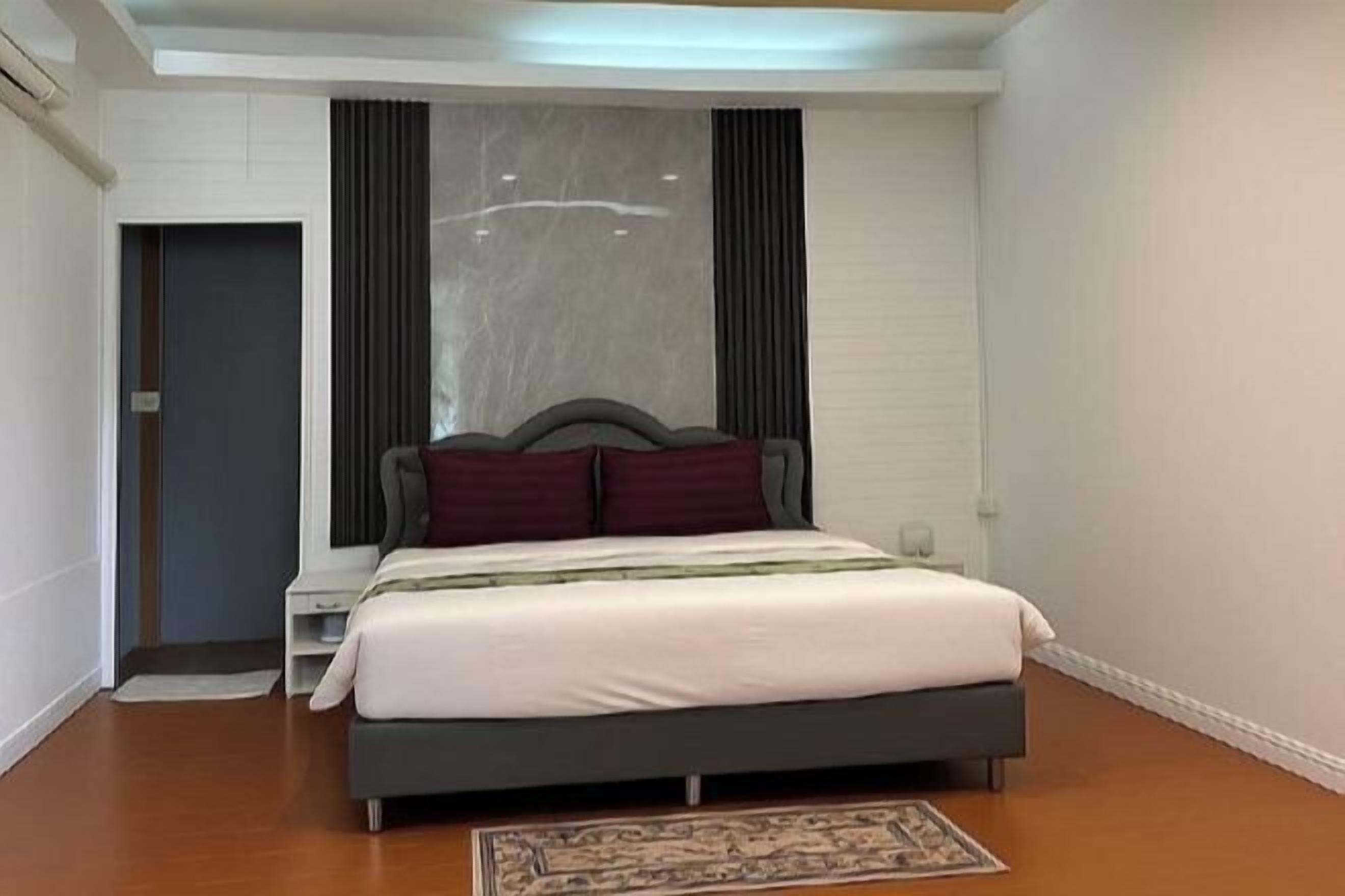 Rollaway beds, free WiFi