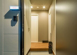 Huis, 2 slaapkamers, niet-roken (Private Vacation Home 103) | Privékeuken | Een koelkast, een microgolfoven, een kookplaat, een waterkoker