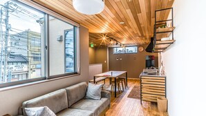 منزل بتصميم مميز (Private Vacation Home 102) | منطقة المعيشة | تلفزيون بشاشة مسطحة