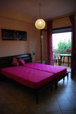 Doppel- oder Zweibettzimmer | 1 Schlafzimmer, hochwertige Bettwaren, Schreibtisch