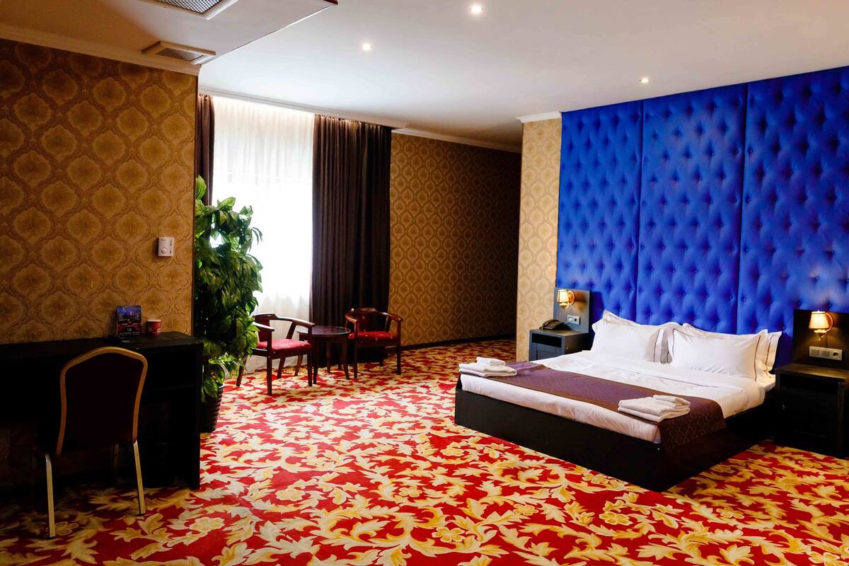 1 bedroom, premium bedding, in-room safe, desk