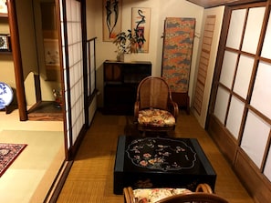 Traditional House | Living room | Flat-screen TV