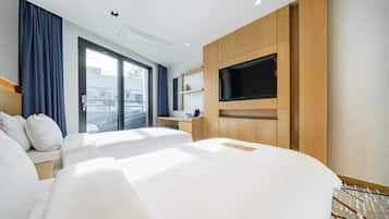 Schreibtisch, Verdunkelungsvorhänge, schallisolierte Zimmer