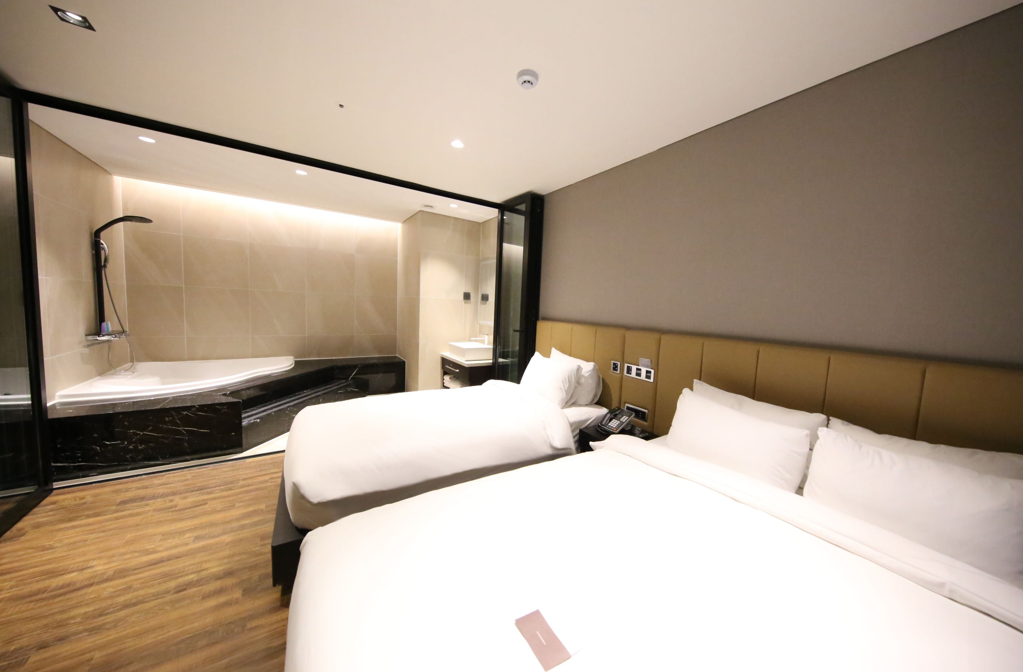 desk, blackout curtains, soundproofing, free cots/infant beds