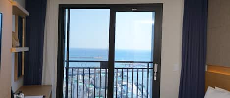Desk, blackout drapes, soundproofing, free cribs/infant beds