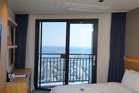 Desk, blackout drapes, soundproofing, free cribs/infant beds