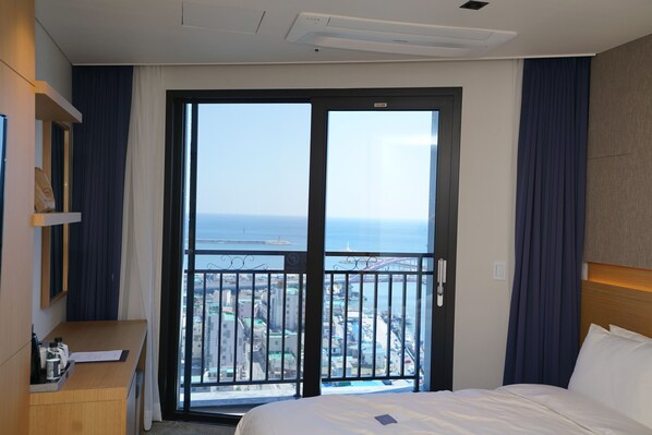 Desk, blackout drapes, soundproofing, free cribs/infant beds