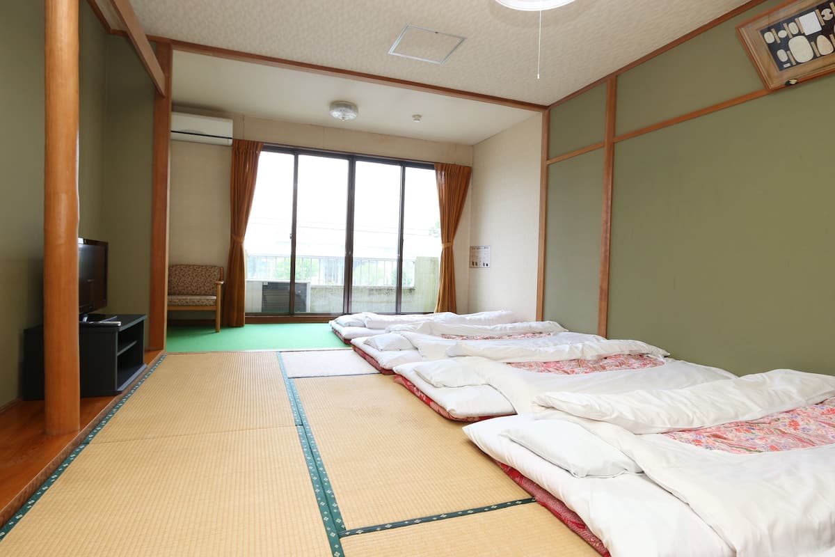 Standard Japanese-Style Room with Shared Bathroom, Smoking
