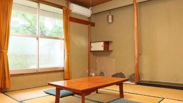 Economy Japanese Style Room with Shared Bathroom, Smoking | Bed sheets