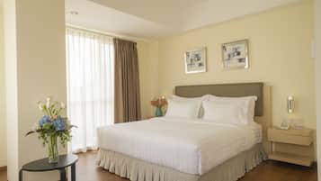 Deluxe Room | Premium bedding, in-room safe, desk, soundproofing