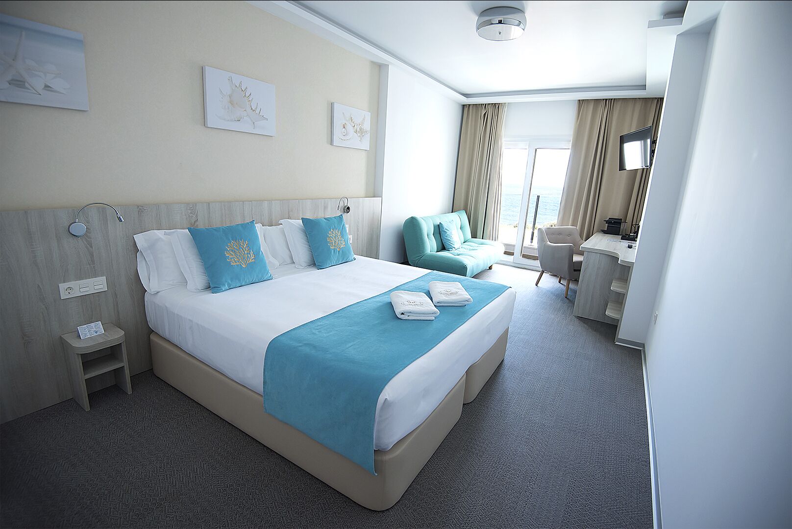 Minibar, in-room safe, desk, laptop workspace