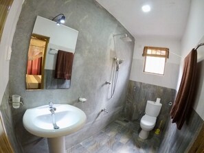 Habitación estándar doble | Baño | Ducha