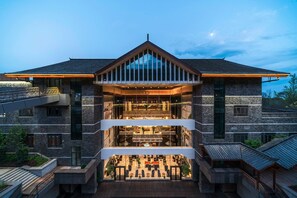 المنشأة من الخارج