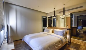 Blackout drapes, free WiFi, bed sheets - City Inn OCT Loft Branch (Shenzhen)