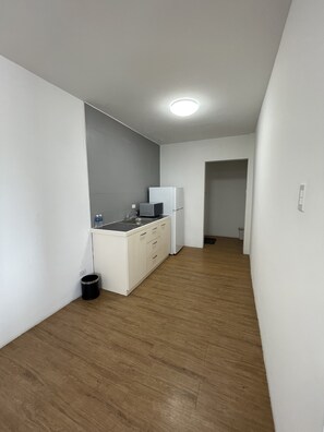 Habitación, 2 habitaciones (Clear Water) | Cocina privada | Refrigerador y microondas 