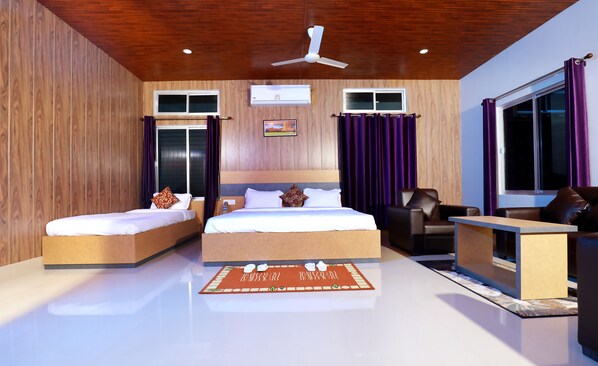 Suite, 1 cama matrimonial | Escritorio, insonorización, camas extra y wifi gratis