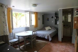 Studio | Individually decorated, individually furnished, desk, iron/ironing board