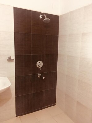 Bathroom shower - Ocean Waves Mom's Guest House (Hyderabad)