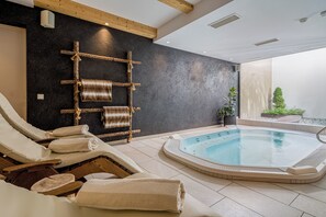 Bañera de hidromasaje interior