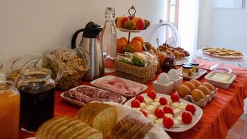 Frokostbuffé hver dag (EUR 7.50 per person)