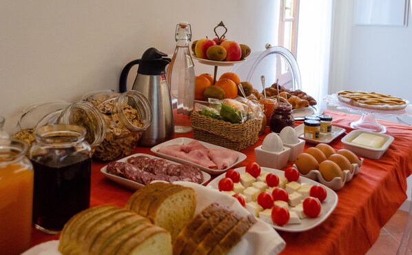 Daily buffet breakfast for a fee