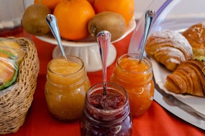 Daily buffet breakfast for a fee - B&B San Francesco (Siena)