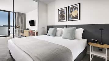 Apartamento, 1 quarto, para não fumantes | Cofres nos quartos, individualmente decorados