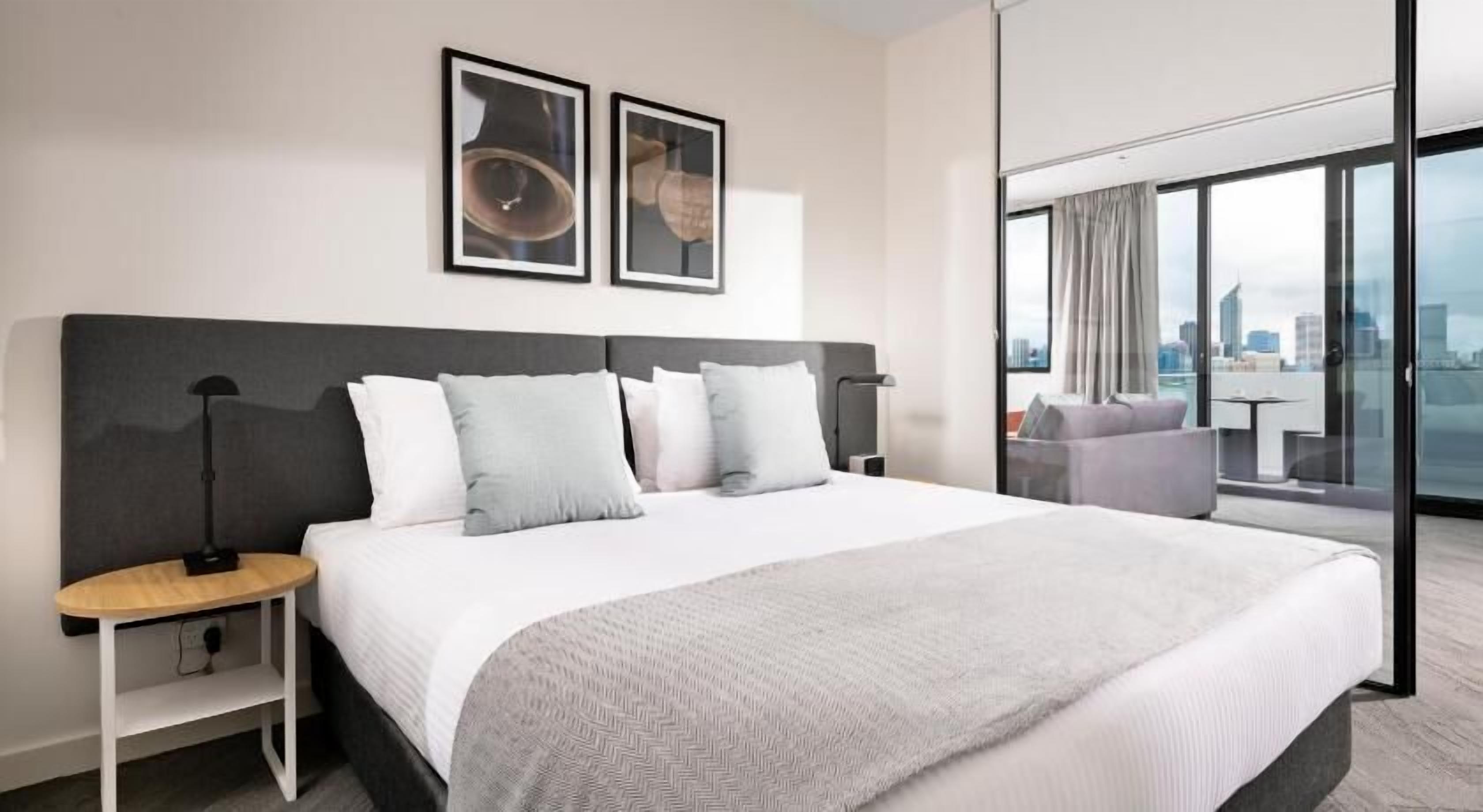 Safe på rommet, individuelt dekorert, individuelt innredet og skrivebord