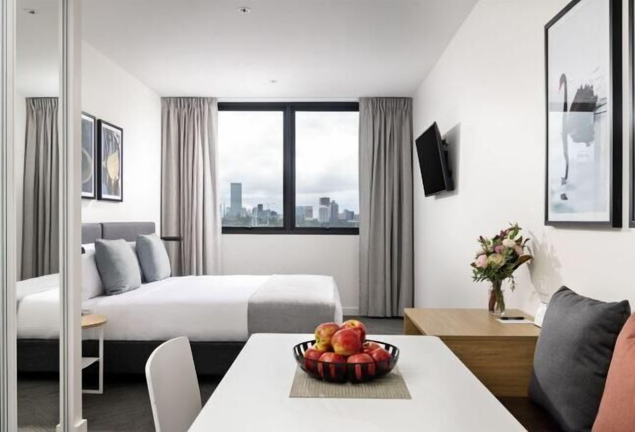 房內夾萬、獨特設計、獨特裝修、書桌