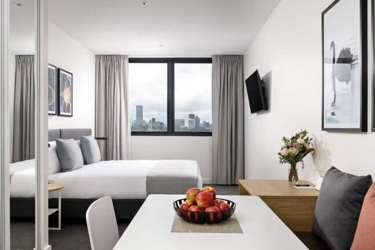 Caja de seguridad en la habitación y decoración personalizada