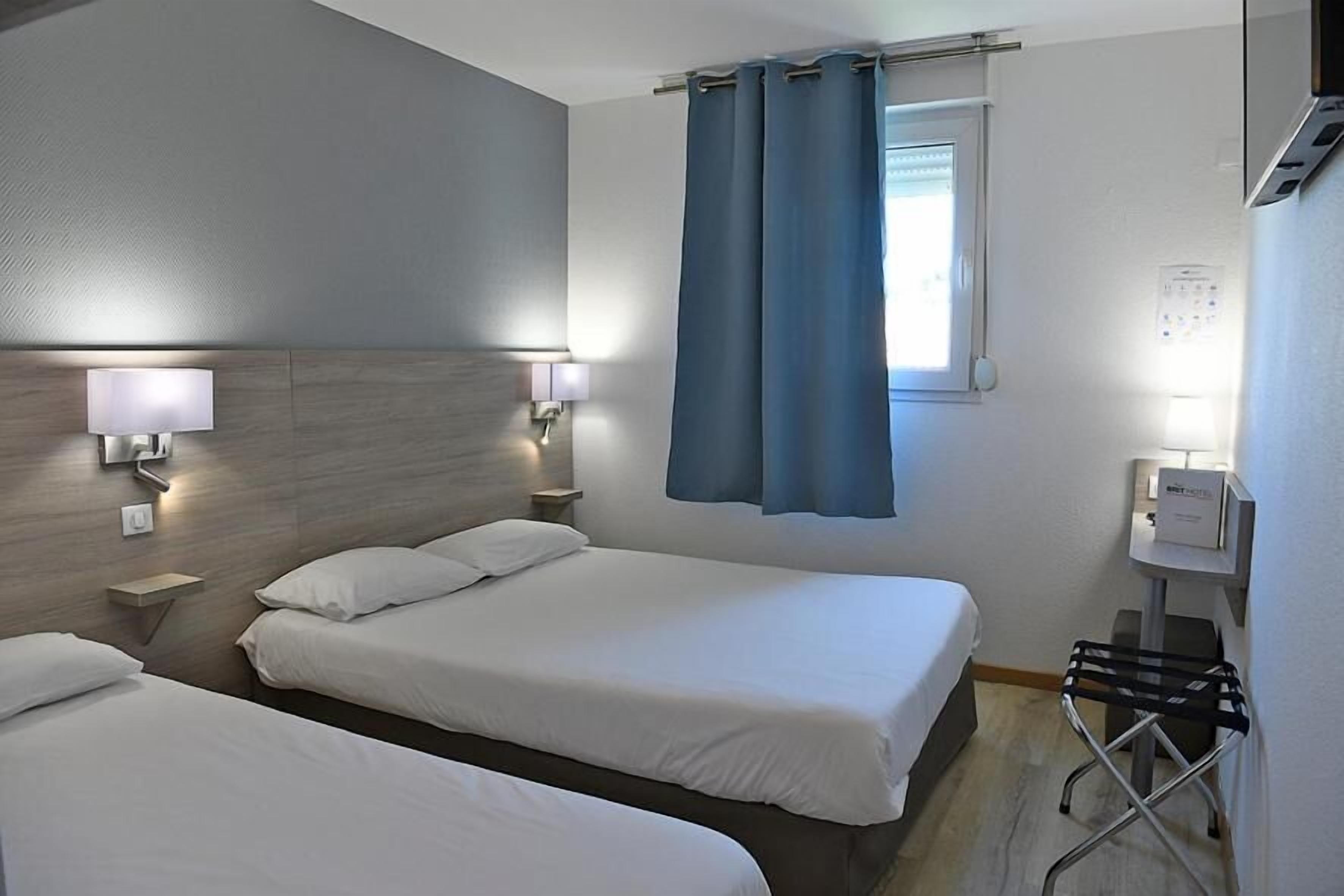 soundproofing, free wifi, bed sheets