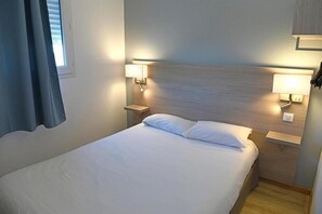 Soundproofing, free WiFi, bed sheets