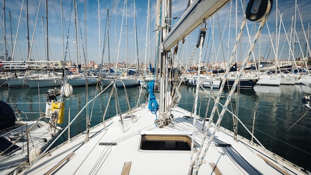 A marina filled with sailboats docked in calm waters. - Sheliak boat and breakfast (Catania)