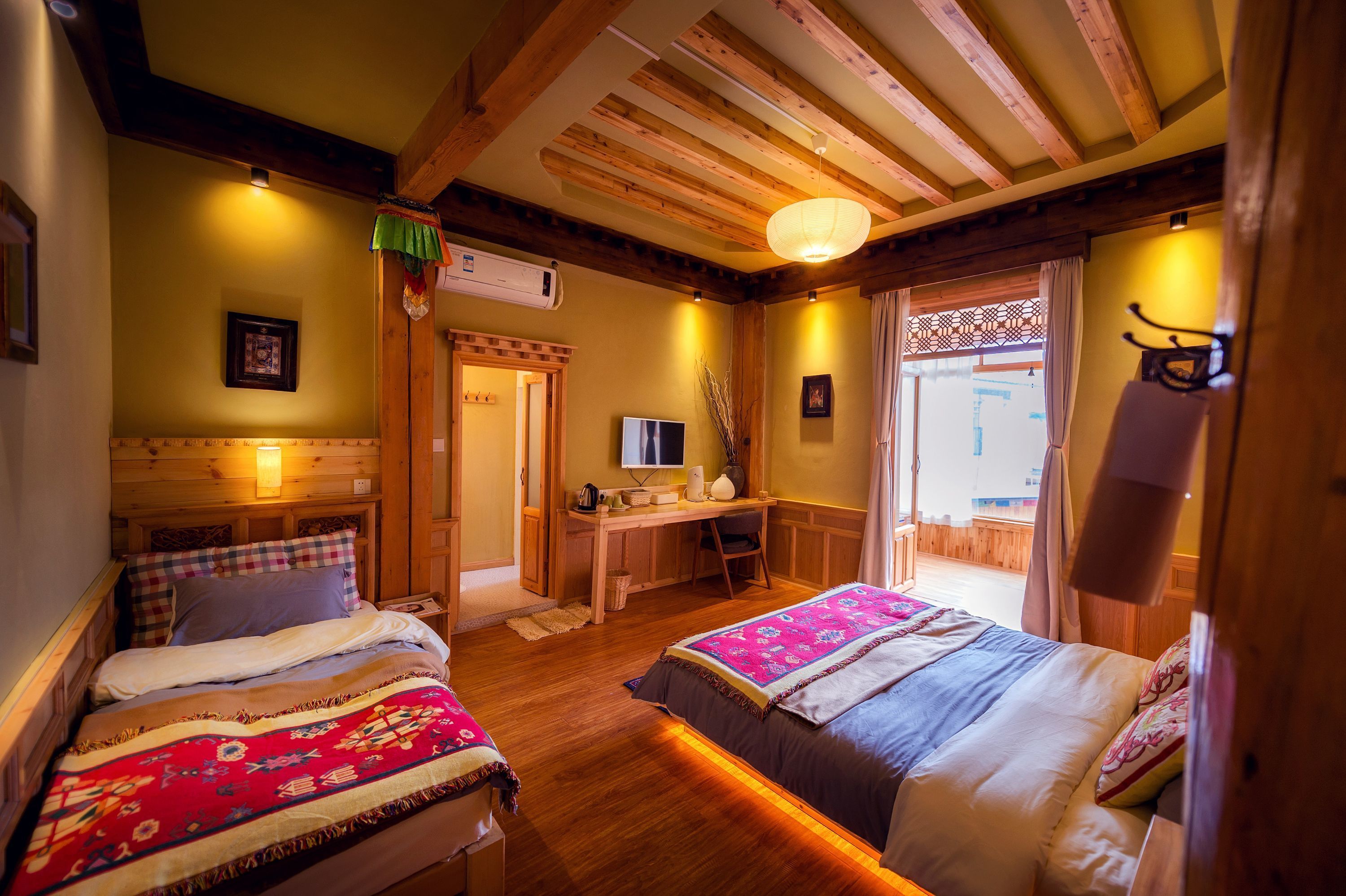 Familierom | Skrivebord, blendingsgardiner, lydisolert og wi-fi (inkludert)