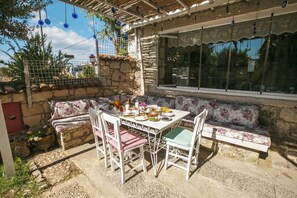 Petit déjeuner complet servi tous les jours en supplément