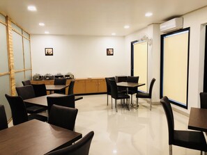 Tägliches Frühstücksbuffet (150.00 INR pro Person)