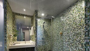 A modern bathroom with a glass shower enclosure, a white toilet, and a sink with a mirror. - City Inn Chengdu Kuanzhai Alley Branch (Chengdu)