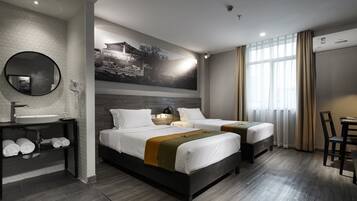 Exclusive Twin Room | 1 bedroom, desk, blackout drapes, iron/ironing board