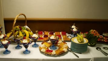 Daily continental breakfast (EUR 7 per person)