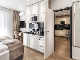 Monolocale familiare | 2 camere, biancheria da letto ipoallergenica, cassaforte in camera