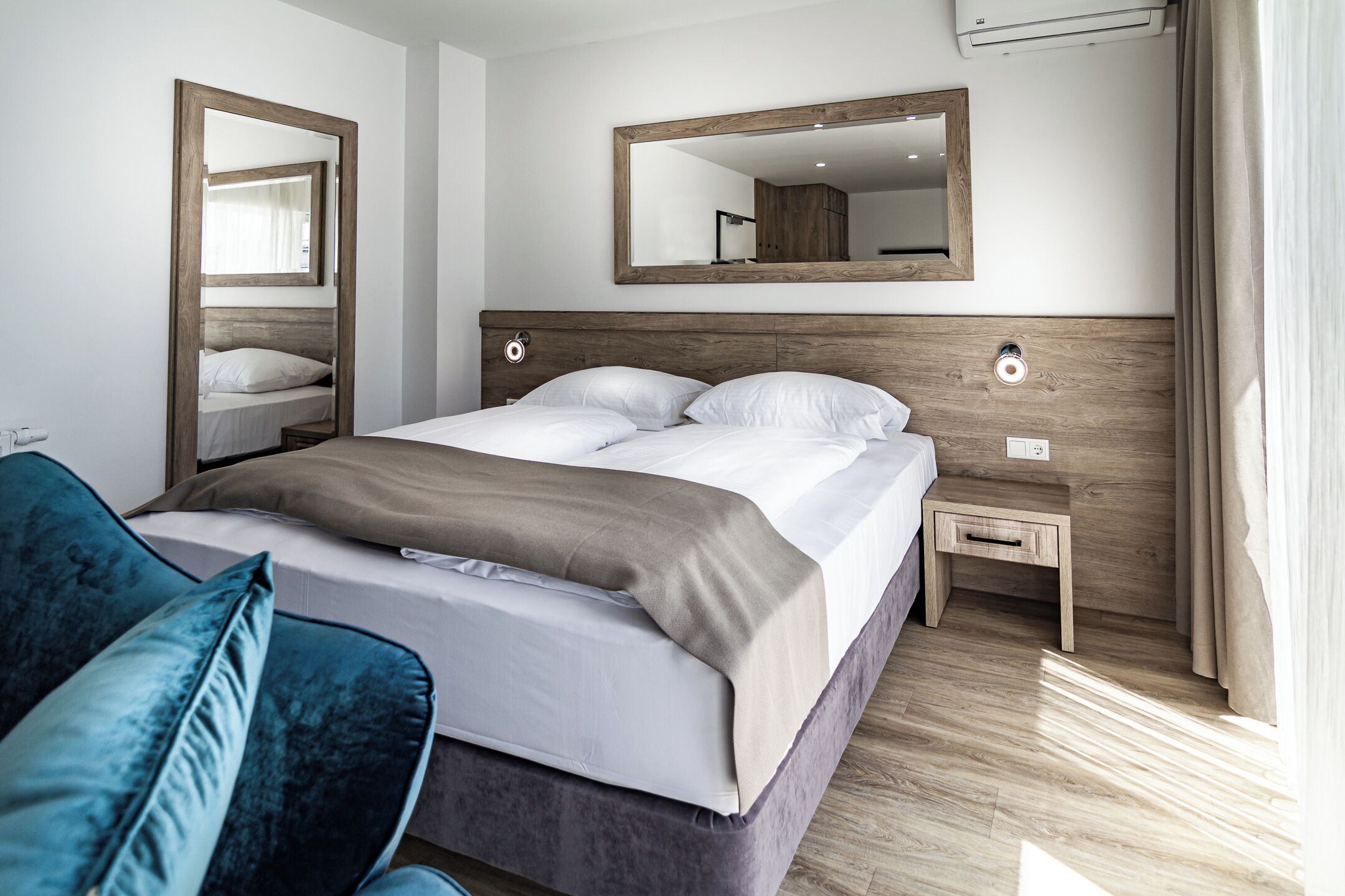 Junior Studio Suite | 2 bedrooms, hypo-allergenic bedding, in-room safe