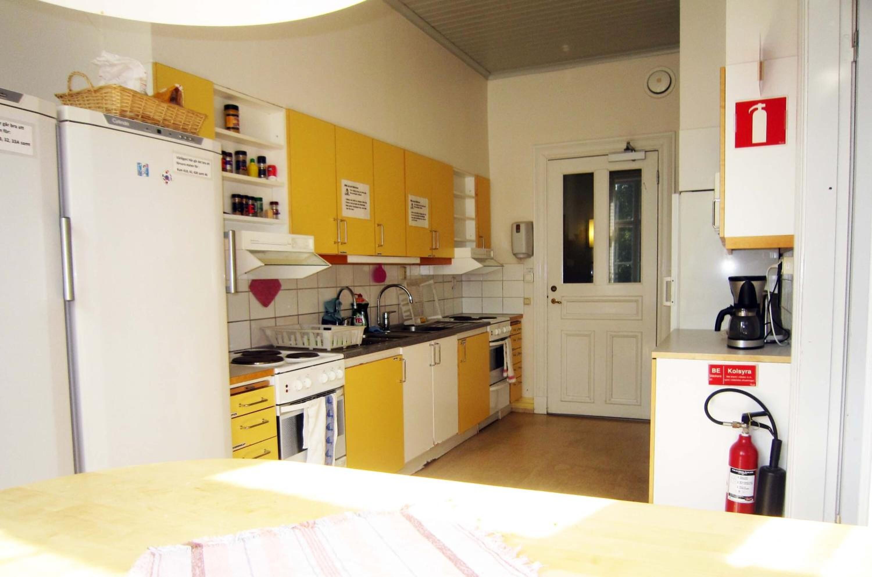 Fridge, microwave