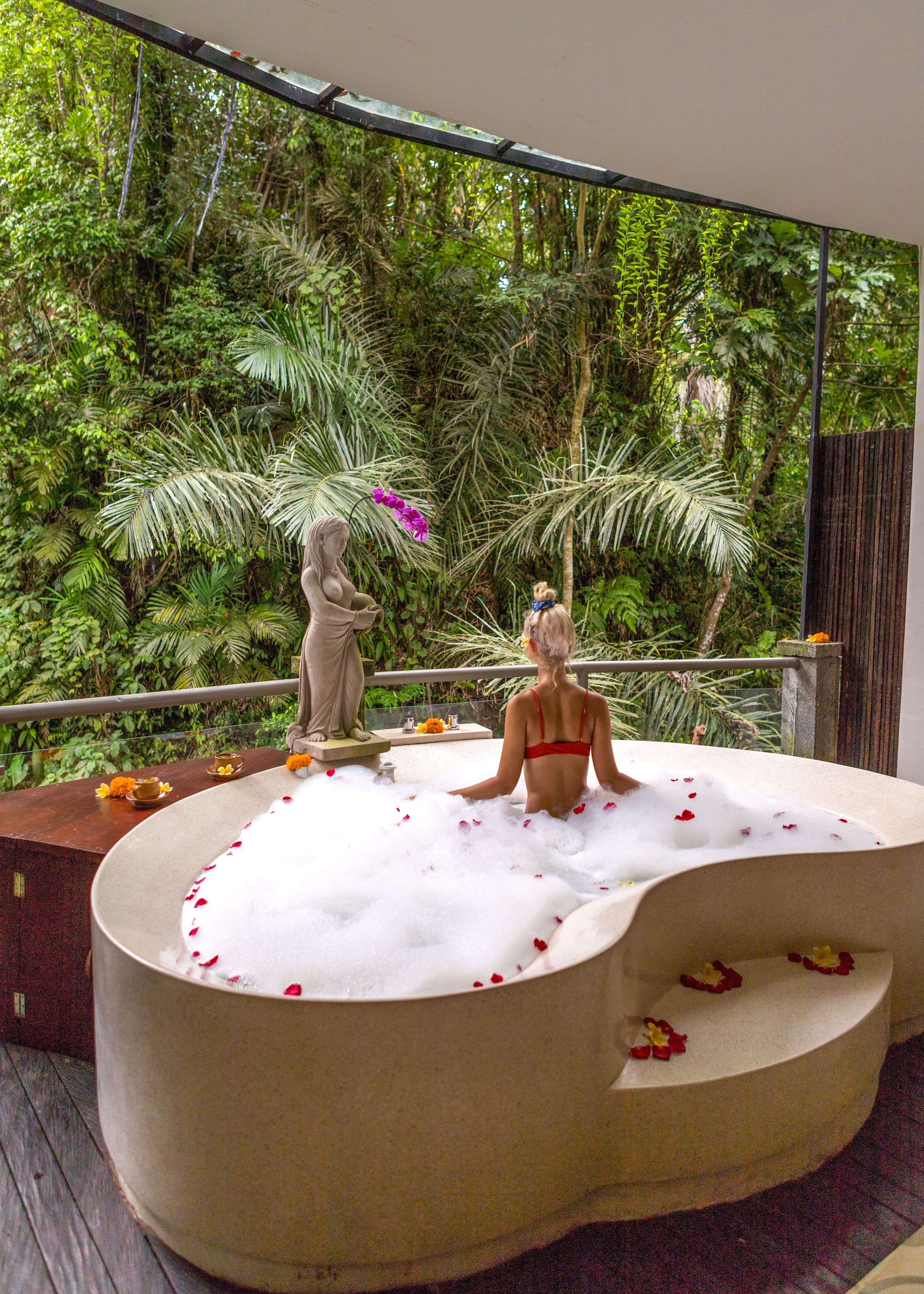 Soins corporels, soins d'aromathérapie, massages aux pierres chaudes