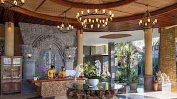 Lobby lounge