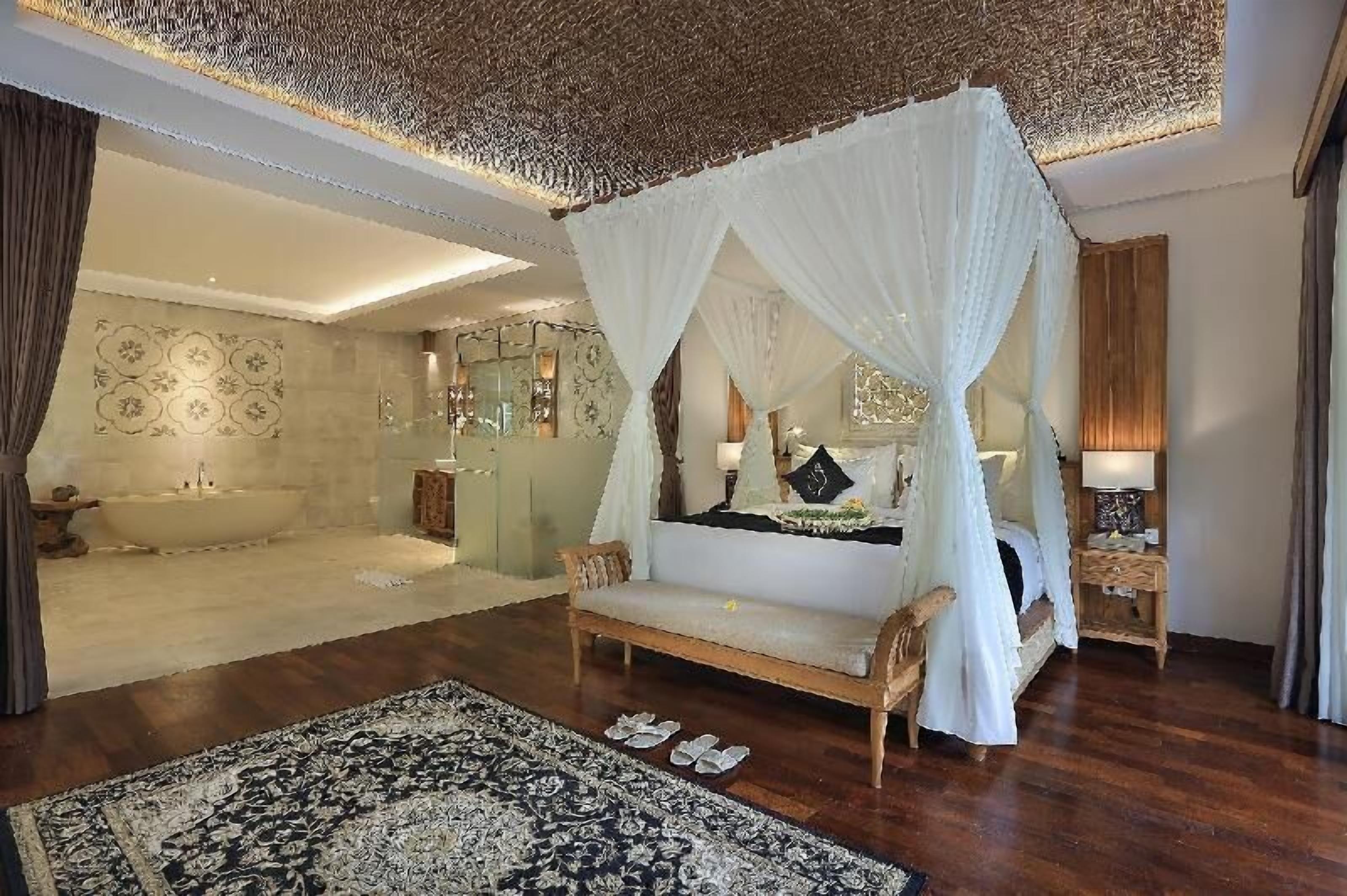 Minibar, in-room safe, desk, free WiFi