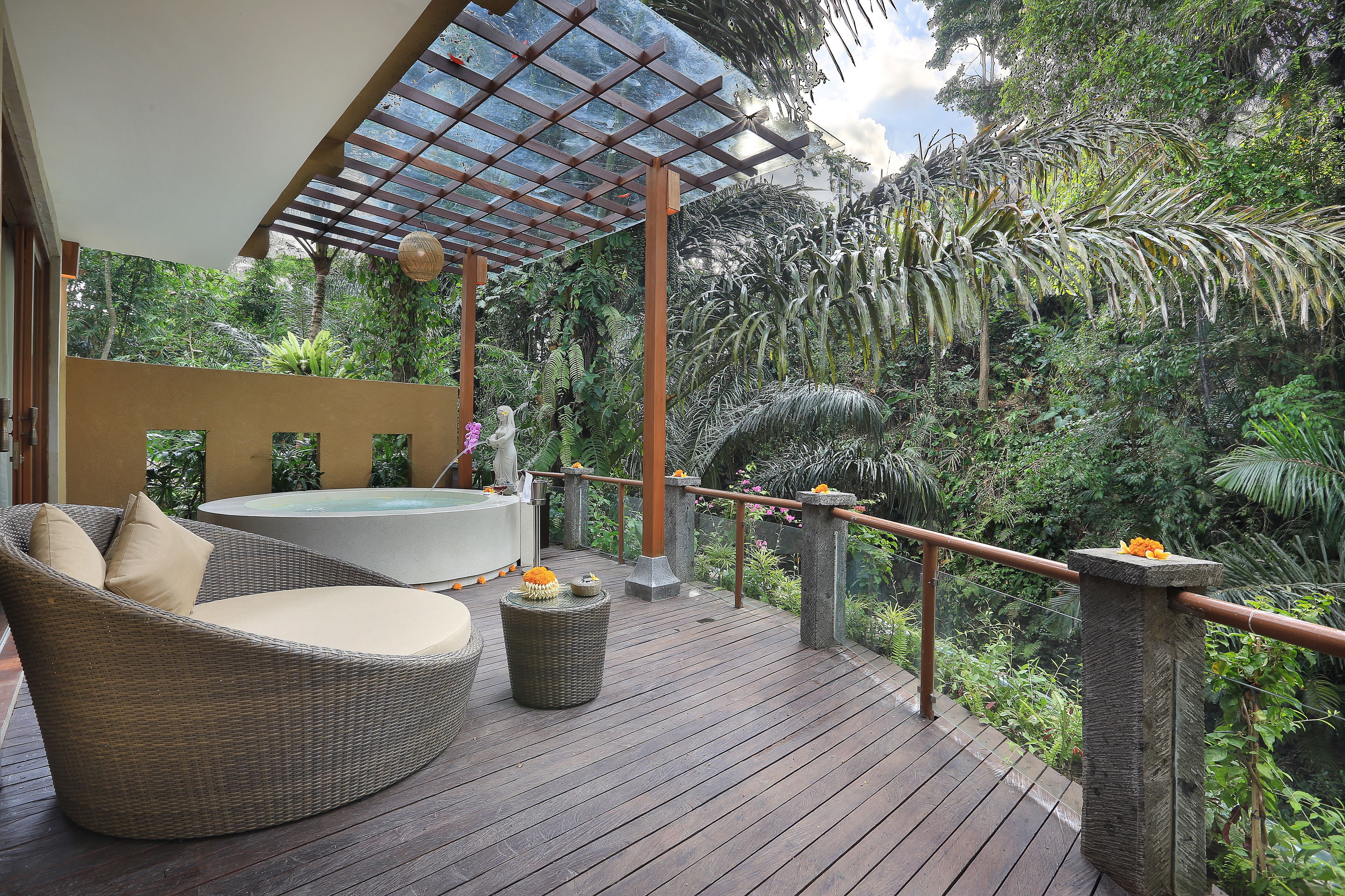 royal suite with jacuzzi (with daily afternoon tea) | 1 bedroom, minibar, in-room safe, desk